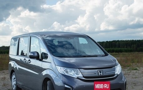Honda Stepwgn IV, 2020 год, 2 300 000 рублей, 2 фотография