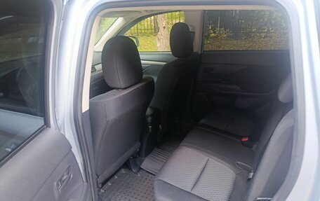Mitsubishi Outlander III рестайлинг 3, 2012 год, 1 500 000 рублей, 4 фотография