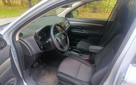 Mitsubishi Outlander III рестайлинг 3, 2012 год, 1 500 000 рублей, 6 фотография