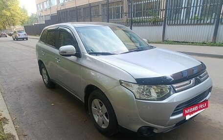 Mitsubishi Outlander III рестайлинг 3, 2012 год, 1 500 000 рублей, 10 фотография