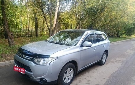 Mitsubishi Outlander III рестайлинг 3, 2012 год, 1 500 000 рублей, 14 фотография