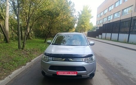 Mitsubishi Outlander III рестайлинг 3, 2012 год, 1 500 000 рублей, 15 фотография