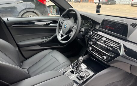 BMW 5 серия, 2018 год, 2 430 000 рублей, 15 фотография
