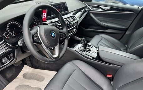 BMW 5 серия, 2018 год, 2 430 000 рублей, 13 фотография