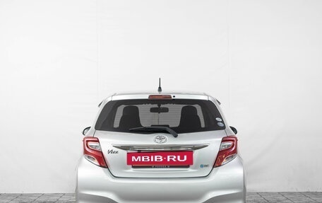 Toyota Vitz, 2015 год, 749 000 рублей, 6 фотография