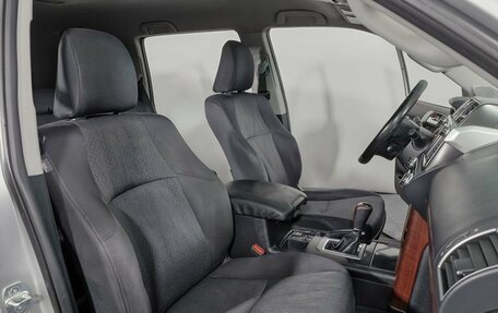 Toyota Land Cruiser Prado 150 рестайлинг 2, 2015 год, 2 639 000 рублей, 12 фотография