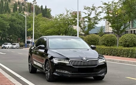 Skoda Superb III рестайлинг, 2021 год, 1 940 000 рублей, 1 фотография