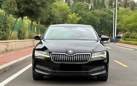 Skoda Superb III рестайлинг, 2021 год, 1 940 000 рублей, 2 фотография