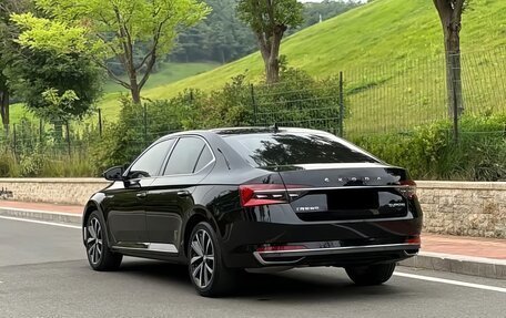 Skoda Superb III рестайлинг, 2021 год, 1 940 000 рублей, 4 фотография