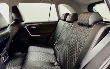 Toyota RAV4, 2019 год, 2 750 000 рублей, 14 фотография