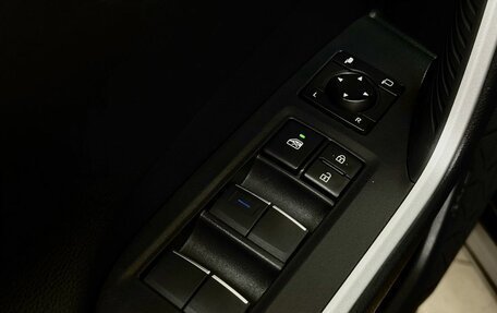 Toyota RAV4, 2019 год, 2 750 000 рублей, 17 фотография