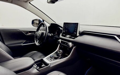 Toyota RAV4, 2019 год, 3 215 000 рублей, 12 фотография