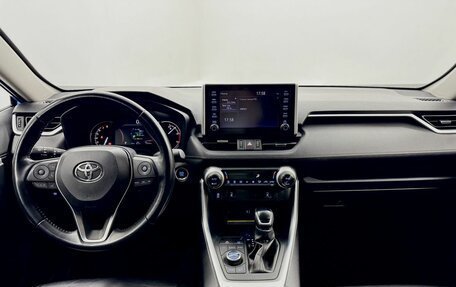 Toyota RAV4, 2019 год, 3 215 000 рублей, 17 фотография