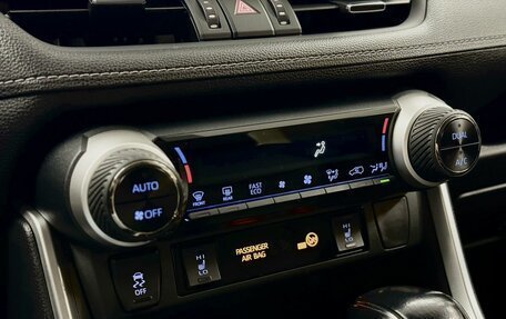 Toyota RAV4, 2019 год, 3 215 000 рублей, 15 фотография