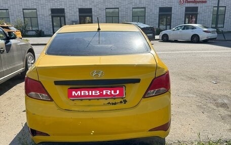 Hyundai Solaris II рестайлинг, 2015 год, 350 000 рублей, 1 фотография