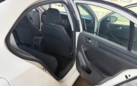 Volkswagen Jetta VI, 2013 год, 930 000 рублей, 3 фотография