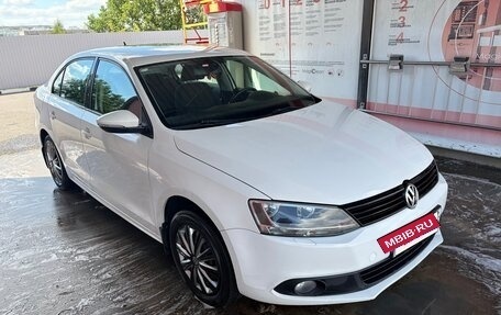 Volkswagen Jetta VI, 2013 год, 930 000 рублей, 2 фотография