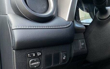 Toyota RAV4, 2018 год, 2 499 000 рублей, 21 фотография