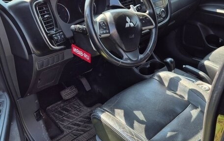 Mitsubishi Outlander III рестайлинг 3, 2012 год, 950 000 рублей, 13 фотография