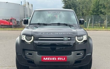 Land Rover Defender II, 2022 год, 14 700 000 рублей, 2 фотография