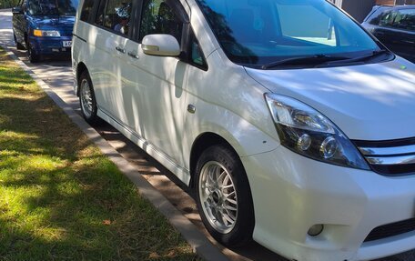 Toyota ISis I, 2011 год, 1 200 000 рублей, 2 фотография