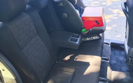 Toyota ISis I, 2011 год, 1 200 000 рублей, 15 фотография
