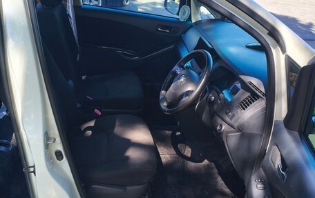 Toyota ISis I, 2011 год, 1 200 000 рублей, 24 фотография