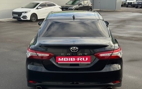 Toyota Camry, 2018 год, 2 550 000 рублей, 5 фотография