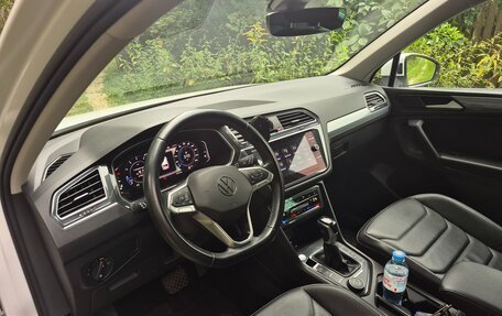 Volkswagen Tiguan II, 2021 год, 3 350 000 рублей, 2 фотография