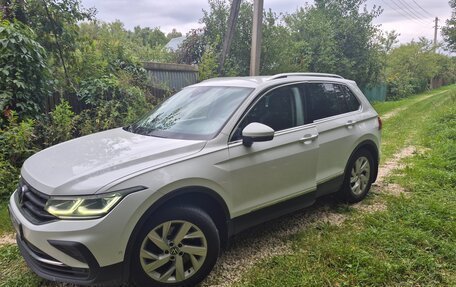 Volkswagen Tiguan II, 2021 год, 3 350 000 рублей, 4 фотография