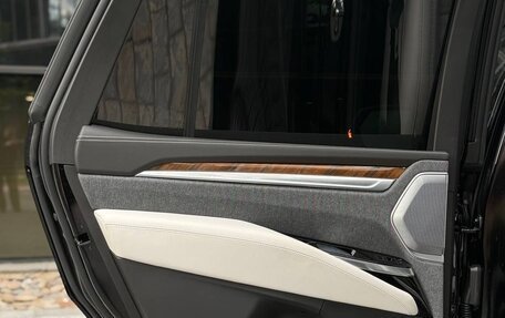 Cadillac Escalade V, 2025 год, 21 000 000 рублей, 17 фотография