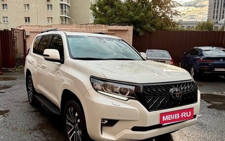 Toyota Land Cruiser Prado 150 рестайлинг 2, 2017 год, 5 690 000 рублей, 3 фотография