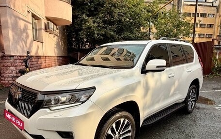Toyota Land Cruiser Prado 150 рестайлинг 2, 2017 год, 5 690 000 рублей, 9 фотография