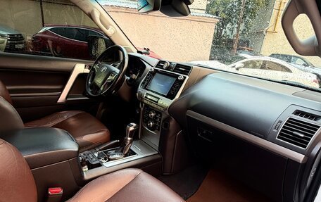 Toyota Land Cruiser Prado 150 рестайлинг 2, 2017 год, 5 690 000 рублей, 14 фотография