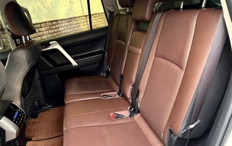 Toyota Land Cruiser Prado 150 рестайлинг 2, 2017 год, 5 690 000 рублей, 16 фотография