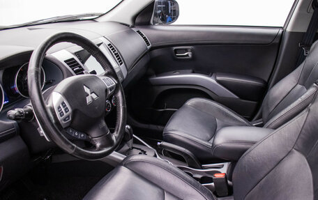 Mitsubishi Outlander III рестайлинг 3, 2011 год, 1 050 000 рублей, 10 фотография