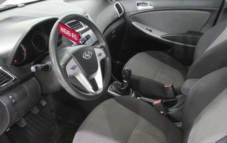Hyundai Solaris II рестайлинг, 2012 год, 840 000 рублей, 20 фотография