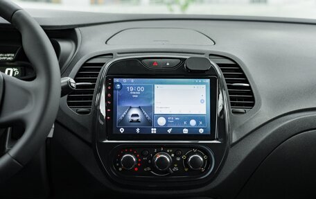 Renault Kaptur I рестайлинг, 2017 год, 900 000 рублей, 21 фотография