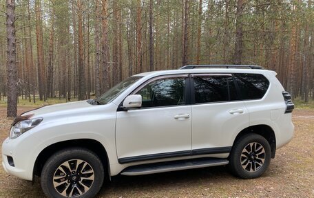 Toyota Land Cruiser Prado 150 рестайлинг 2, 2011 год, 3 000 000 рублей, 6 фотография