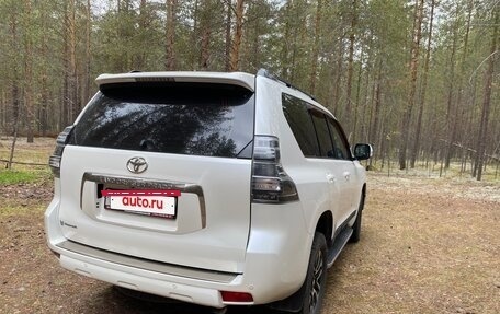 Toyota Land Cruiser Prado 150 рестайлинг 2, 2011 год, 3 000 000 рублей, 3 фотография