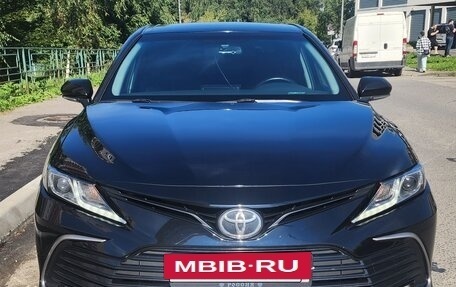 Toyota Camry, 2022 год, 2 450 000 рублей, 2 фотография