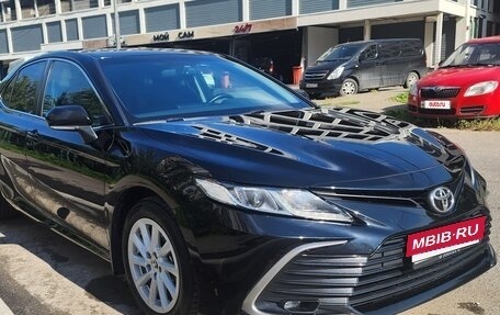 Toyota Camry, 2022 год, 2 450 000 рублей, 4 фотография