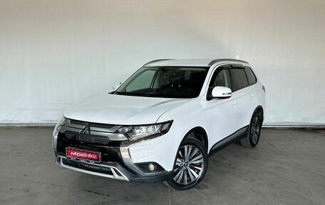 Mitsubishi Outlander III рестайлинг 3, 2019 год, 2 050 000 рублей, 1 фотография