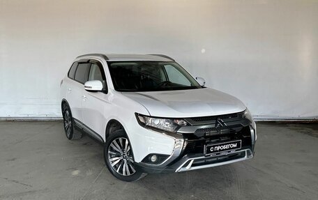 Mitsubishi Outlander III рестайлинг 3, 2019 год, 2 050 000 рублей, 3 фотография