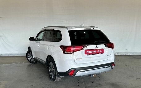 Mitsubishi Outlander III рестайлинг 3, 2019 год, 2 050 000 рублей, 4 фотография