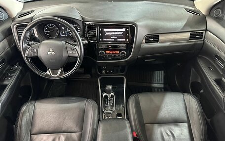 Mitsubishi Outlander III рестайлинг 3, 2019 год, 2 050 000 рублей, 9 фотография