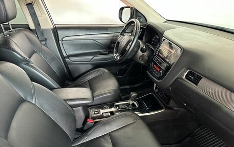 Mitsubishi Outlander III рестайлинг 3, 2019 год, 2 050 000 рублей, 11 фотография