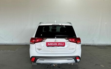 Mitsubishi Outlander III рестайлинг 3, 2019 год, 2 050 000 рублей, 5 фотография