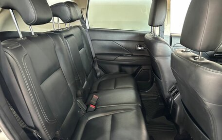Mitsubishi Outlander III рестайлинг 3, 2019 год, 2 050 000 рублей, 10 фотография