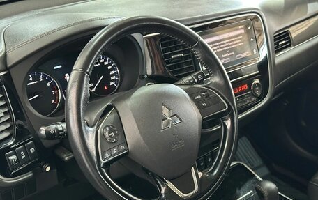Mitsubishi Outlander III рестайлинг 3, 2019 год, 2 050 000 рублей, 12 фотография